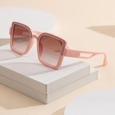 Okulary przeciwsłoneczne damskie ze sklepu: Stylion w kategorii: Okulary przeciwsłoneczne damskie - zdjęcie 4D4DD33-06F-2088_9446