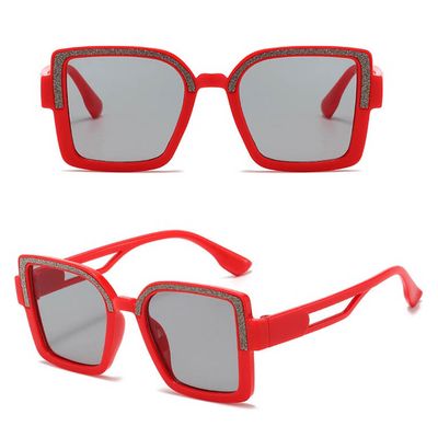 Okulary przeciwsłoneczne damskie ze sklepu: Stylion w kategorii: Okulary przeciwsłoneczne damskie - zdjęcie 4D4DD33-06F-2088_9447