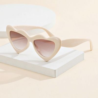 Okulary przeciwsłoneczne damskie ze sklepu: Stylion w kategorii: Okulary przeciwsłoneczne damskie - zdjęcie 4D4DD33-06F-2088_9458