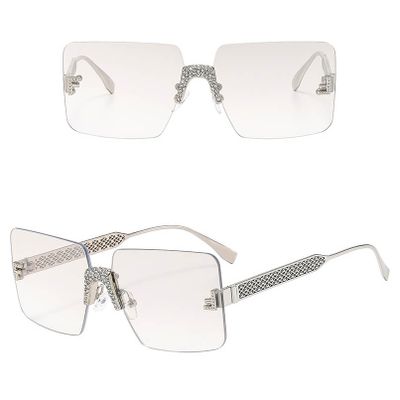 Okulary przeciwsłoneczne damskie ze sklepu: Stylion w kategorii: Okulary przeciwsłoneczne damskie - zdjęcie 4D4DD33-06F-2088_9565
