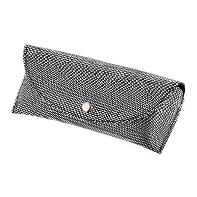 Etui STYLION ze sklepu: Stylion w kategorii: Etui - zdjęcie 4D4DD33-06F-2088_9709