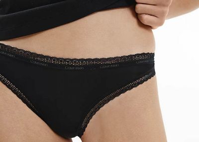 Majtki damskie Calvin Klein ze sklepu: Darbut w kategorii: Majtki damskie - zdjęcie 4EFD8BE-A55-9847_21086