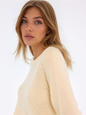 Sweter damski na zimę Mohito ze sklepu: Mohito w kategorii: Swetry damskie - zdjęcie 55A556F-010-6967_015IP