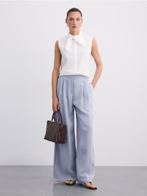 Mohito - Bluzka damska casualowa ze sklepu: Mohito w kategorii: Bluzki damskie - zdjęcie 55A556F-010-6967_017LA