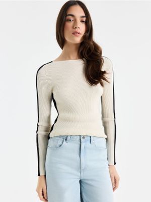 Sweter damski casualowy Mohito ze sklepu: Mohito w kategorii: Swetry damskie - zdjęcie 55A556F-010-6967_054IP
