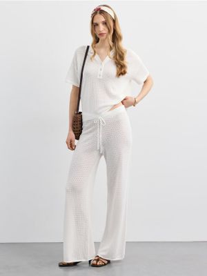 Spodnie damskie retro Mohito ze sklepu: Mohito w kategorii: Spodnie damskie - zdjęcie 55A556F-010-6967_071IP