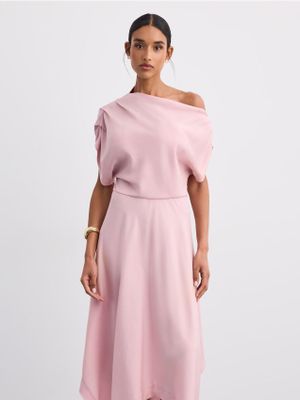 Sukienka casualowa Mohito ze sklepu: Mohito w kategorii: Sukienki - zdjęcie 55A556F-010-6967_083KU