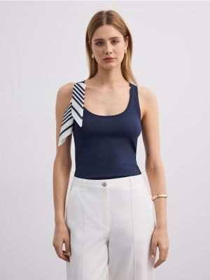 Bluzka damska Mohito ze sklepu: Mohito w kategorii: Bluzki damskie - zdjęcie 55A556F-010-6967_086KZ