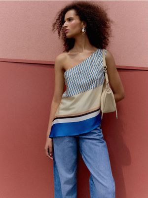 Bluzka damska casual Mohito ze sklepu: Mohito w kategorii: Bluzki damskie - zdjęcie 55A556F-010-6967_087KU