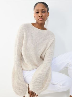 Sweter damski casual Mohito ze sklepu: Mohito w kategorii: Swetry damskie - zdjęcie 55A556F-010-6967_091IP