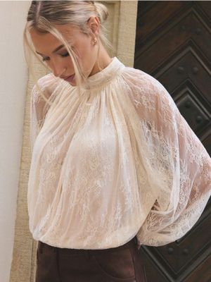 Bluzka damska w stylu boho Mohito ze sklepu: Mohito w kategorii: Bluzki damskie - zdjęcie 55A556F-010-6967_095KU