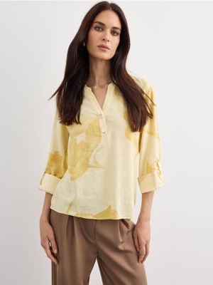 Bluzka damska w stylu boho na wiosnę Mohito ze sklepu: Mohito w kategorii: Bluzki damskie - zdjęcie 55A556F-010-6967_134JG