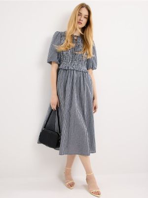 Sukienka casual Mohito ze sklepu: Mohito w kategorii: Sukienki - zdjęcie 55A556F-010-6967_141IS