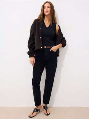 Jeansy damskie w miejskim stylu Mohito ze sklepu: Mohito w kategorii: Jeansy damskie - zdjęcie 55A556F-010-6967_147KH