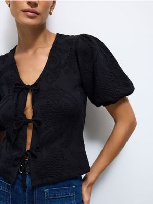 Bluzka damska casual Mohito ze sklepu: Mohito w kategorii: Bluzki damskie - zdjęcie 55A556F-010-6967_198IY