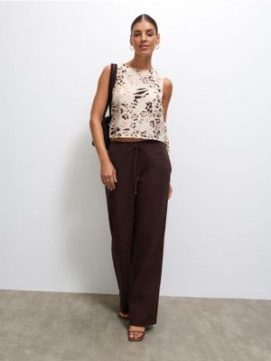 Spodnie damskie casual Mohito ze sklepu: Mohito w kategorii: Spodnie damskie - zdjęcie 55A556F-010-6967_224IU
