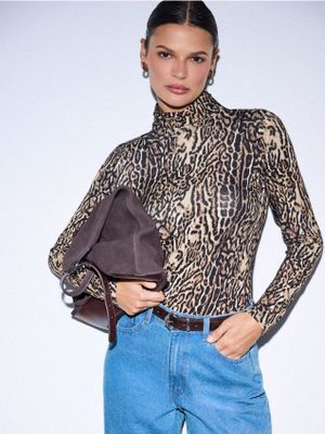 Mohito - Bluzka damska casual jesienna ze sklepu: Mohito w kategorii: Bluzki damskie - zdjęcie 55A556F-010-6967_224MI