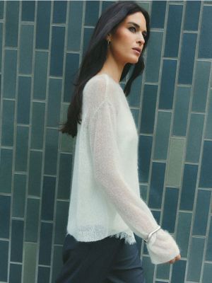 Sweter damski casual Mohito ze sklepu: Mohito w kategorii: Swetry damskie - zdjęcie 55A556F-010-6967_2403A