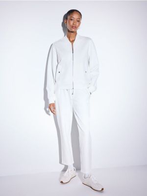 Spodnie damskie casual Mohito ze sklepu: Mohito w kategorii: Spodnie damskie - zdjęcie 55A556F-010-6967_276IM