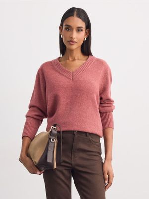 Sweter damski na zimę Mohito ze sklepu: Mohito w kategorii: Swetry damskie - zdjęcie 55A556F-010-6967_3489E