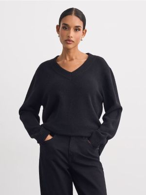 Sweter damski na zimę Mohito ze sklepu: Mohito w kategorii: Swetry damskie - zdjęcie 55A556F-010-6967_3489E