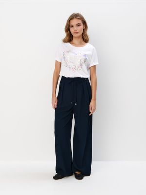 Spodnie damskie retro Mohito ze sklepu: Mohito w kategorii: Spodnie damskie - zdjęcie 55A556F-010-6967_358EJ