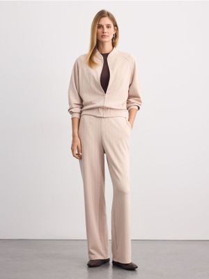 Spodnie damskie eleganckie Mohito ze sklepu: Mohito w kategorii: Spodnie damskie - zdjęcie 55A556F-010-6967_379MG