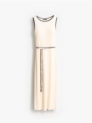 Sukienka casual Mohito ze sklepu: Mohito w kategorii: Sukienki - zdjęcie 55A556F-010-6967_386EQ