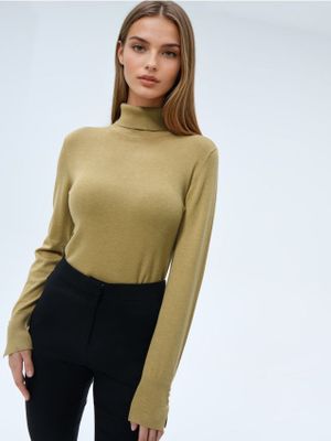 Sweter damski zimowy Mohito ze sklepu: Mohito w kategorii: Swetry damskie - zdjęcie 55A556F-010-6967_417EQ