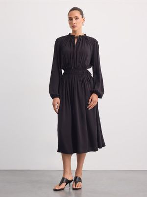 Sukienka Mohito ze sklepu: Mohito w kategorii: Sukienki - zdjęcie 55A556F-010-6967_420LS