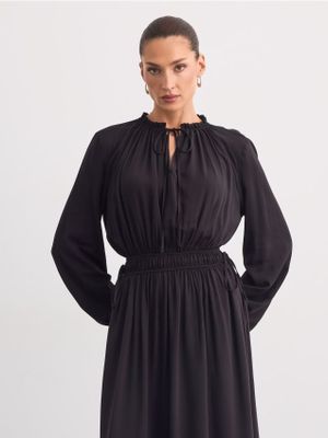 Sukienka Mohito ze sklepu: Mohito w kategorii: Sukienki - zdjęcie 55A556F-010-6967_420LS