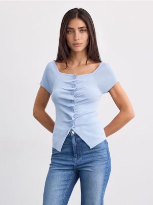 Bluzka damska casual Mohito ze sklepu: Mohito w kategorii: Bluzki damskie - zdjęcie 55A556F-010-6967_4267C