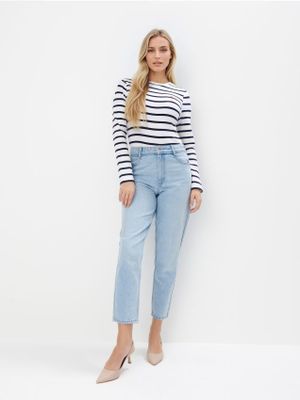 Jeansy damskie w miejskim stylu Mohito ze sklepu: Mohito w kategorii: Jeansy damskie - zdjęcie 55A556F-010-6967_434CZ