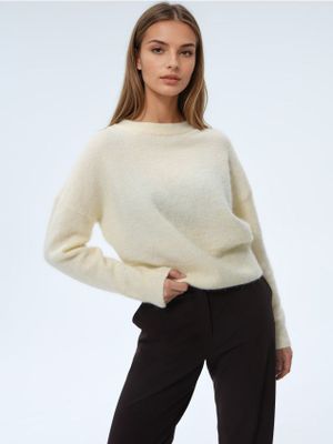 Sweter damski na zimę Mohito ze sklepu: Mohito w kategorii: Swetry damskie - zdjęcie 55A556F-010-6967_435EQ