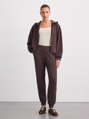 Spodnie damskie casual Mohito ze sklepu: Mohito w kategorii: Spodnie damskie - zdjęcie 55A556F-010-6967_445MA
