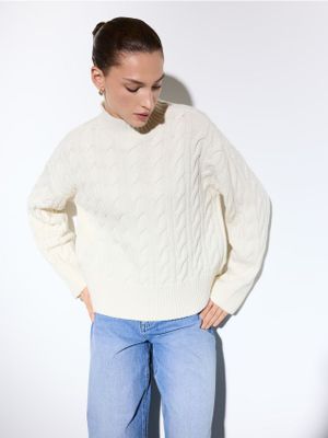 Sweter damski casualowy Mohito ze sklepu: Mohito w kategorii: Swetry damskie - zdjęcie 55A556F-010-6967_447EQ