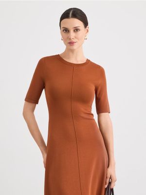 Sukienka casualowa Mohito ze sklepu: Mohito w kategorii: Sukienki - zdjęcie 55A556F-010-6967_464EQ