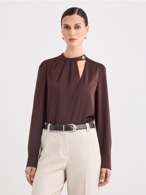 Bluzka damska casual Mohito ze sklepu: Mohito w kategorii: Bluzki damskie - zdjęcie 55A556F-010-6967_466MA