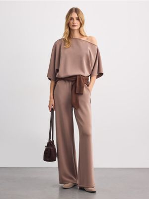 Spodnie damskie casual jesienne Mohito ze sklepu: Mohito w kategorii: Spodnie damskie - zdjęcie 55A556F-010-6967_473KT