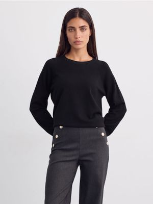 Sweter damski casual Mohito ze sklepu: Mohito w kategorii: Swetry damskie - zdjęcie 55A556F-010-6967_481KE