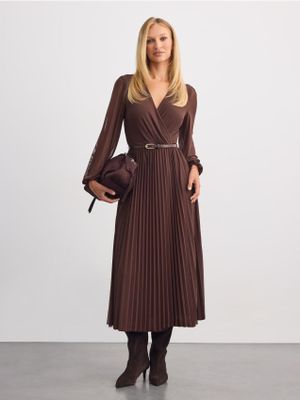 Sukienka casual Mohito ze sklepu: Mohito w kategorii: Sukienki - zdjęcie 55A556F-010-6967_484KU