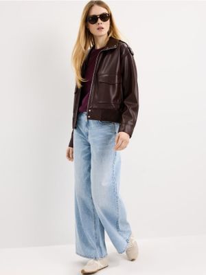 Jeansy damskie w miejskim stylu Mohito ze sklepu: Mohito w kategorii: Jeansy damskie - zdjęcie 55A556F-010-6967_502HO