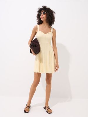 Sukienka casual Mohito ze sklepu: Mohito w kategorii: Sukienki - zdjęcie 55A556F-010-6967_509GR