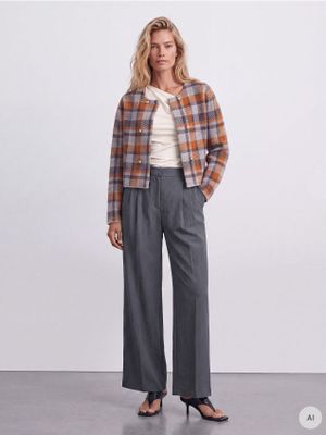 Sweter damski Mohito ze sklepu: Mohito w kategorii: Swetry damskie - zdjęcie 55A556F-010-6967_524EQ