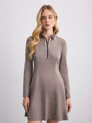 Sukienka casual Mohito ze sklepu: Mohito w kategorii: Sukienki - zdjęcie 55A556F-010-6967_530LA