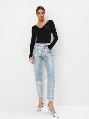 Mohito - Jeansy damskie w miejskim stylu ze sklepu: Mohito w kategorii: Jeansy damskie - zdjęcie 55A556F-010-6967_553AE
