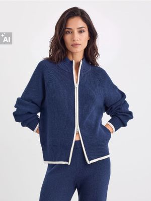 Sweter damski casual Mohito ze sklepu: Mohito w kategorii: Swetry damskie - zdjęcie 55A556F-010-6967_559MQ
