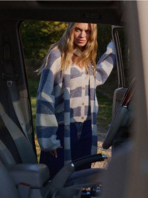 Sweter damski Mohito ze sklepu: Mohito w kategorii: Swetry damskie
