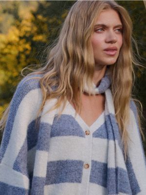 Sweter damski Mohito ze sklepu: Mohito w kategorii: Swetry damskie
