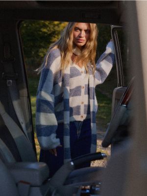 Sweter damski Mohito ze sklepu: Mohito w kategorii: Swetry damskie
